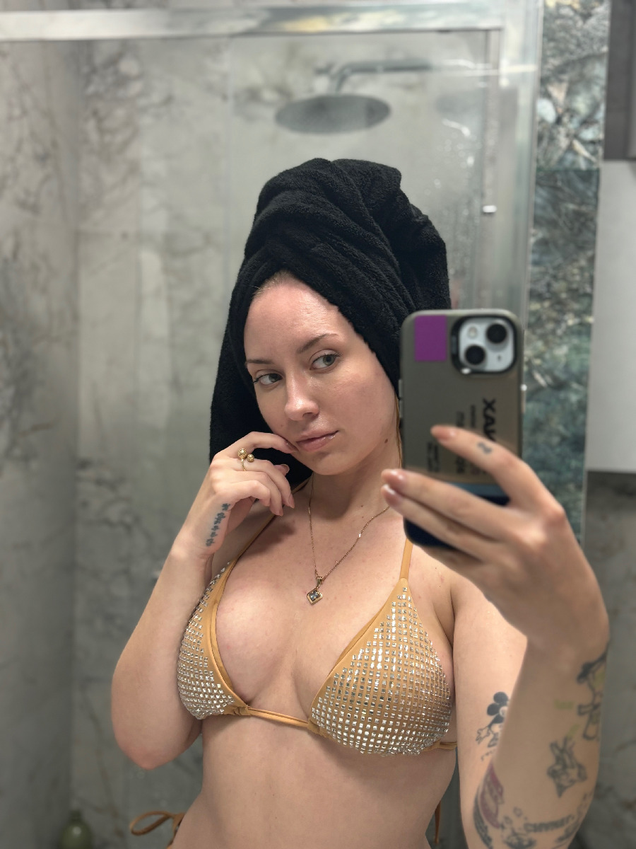 Nude girl KateV in Shuancheng