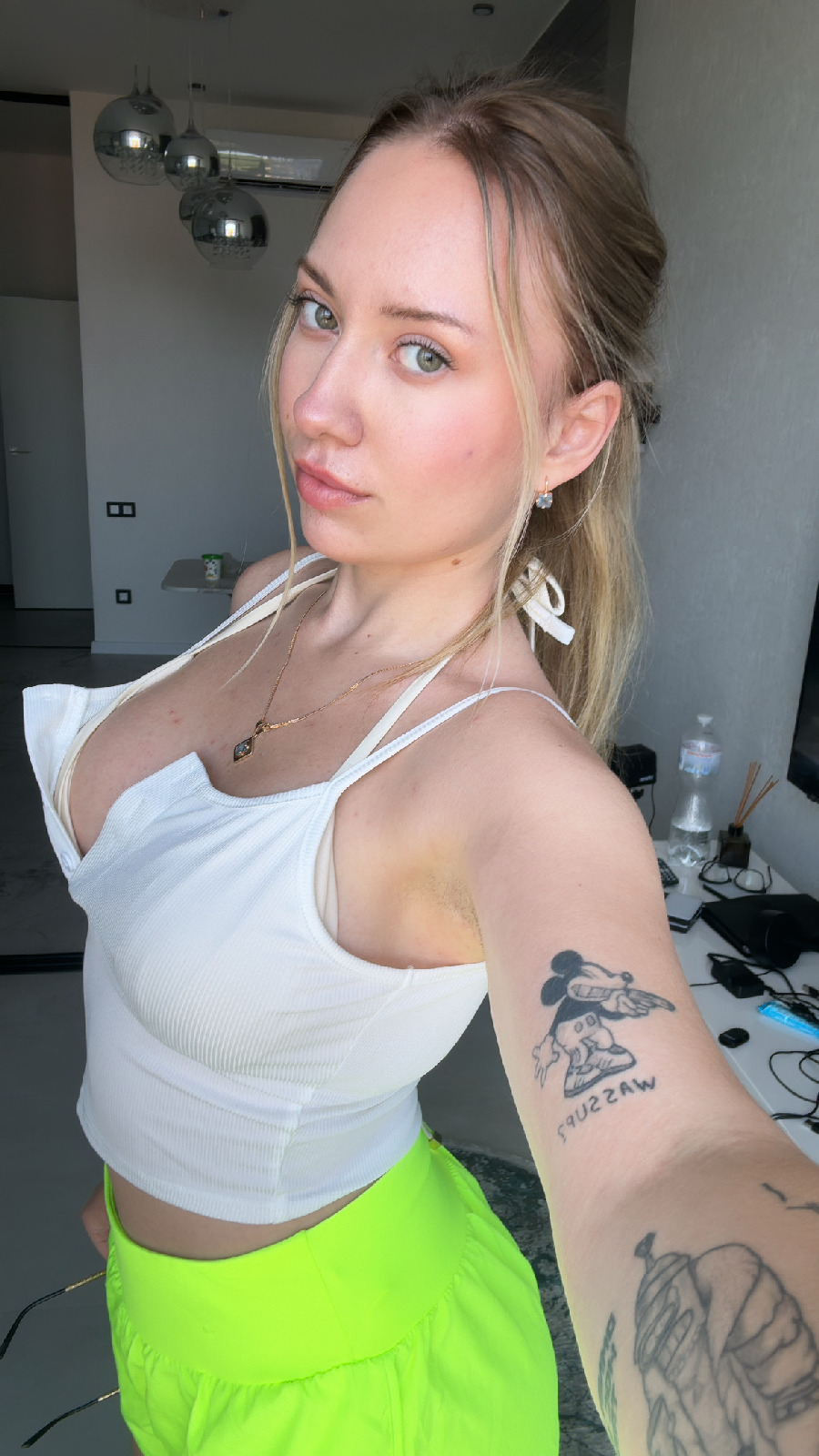 KateV in her underwear in Shuancheng