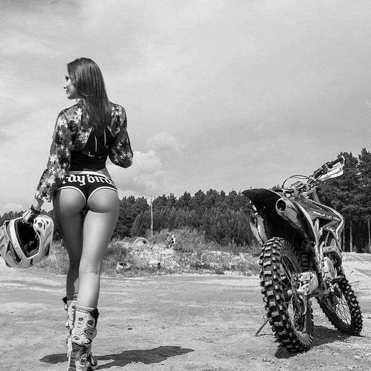 Beautiful girls and motorcycles in Shuancheng