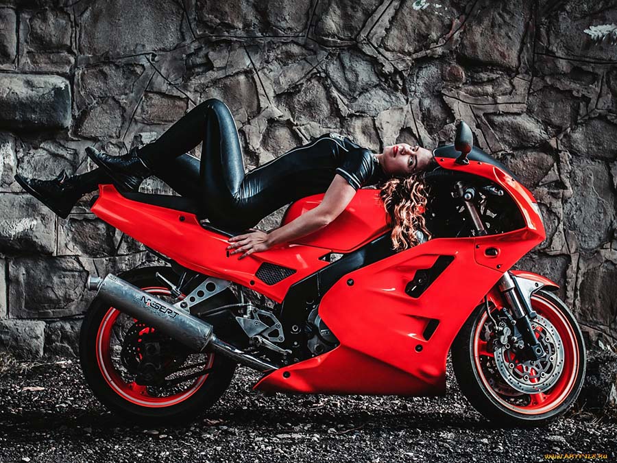 Beautiful girl Beautiful girls and motorcycles in Shuancheng