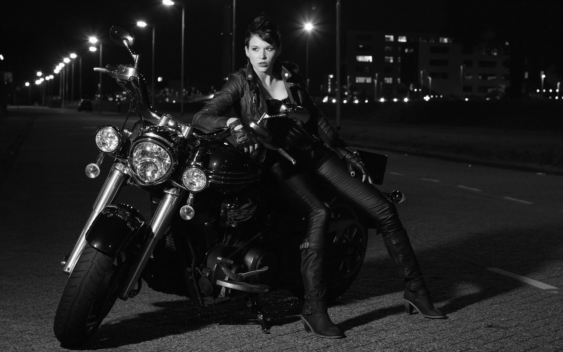 Photo Beautiful girls and motorcycles in Shuancheng