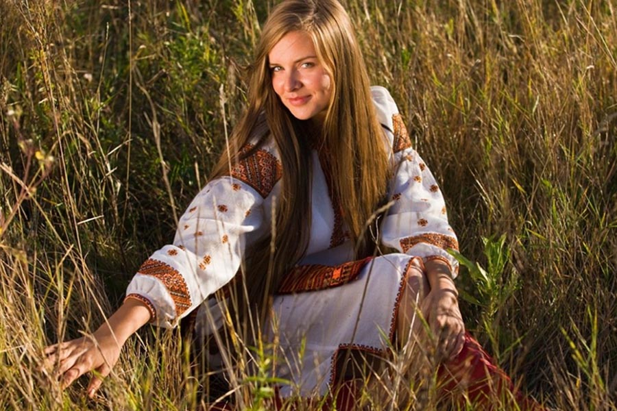 Model Women in Slavic costumes in Shuancheng