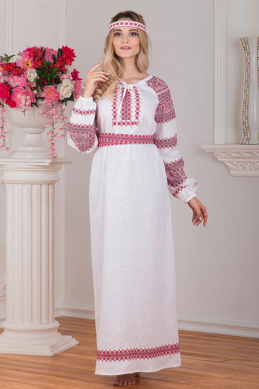 Women in Slavic costumes in Shuancheng