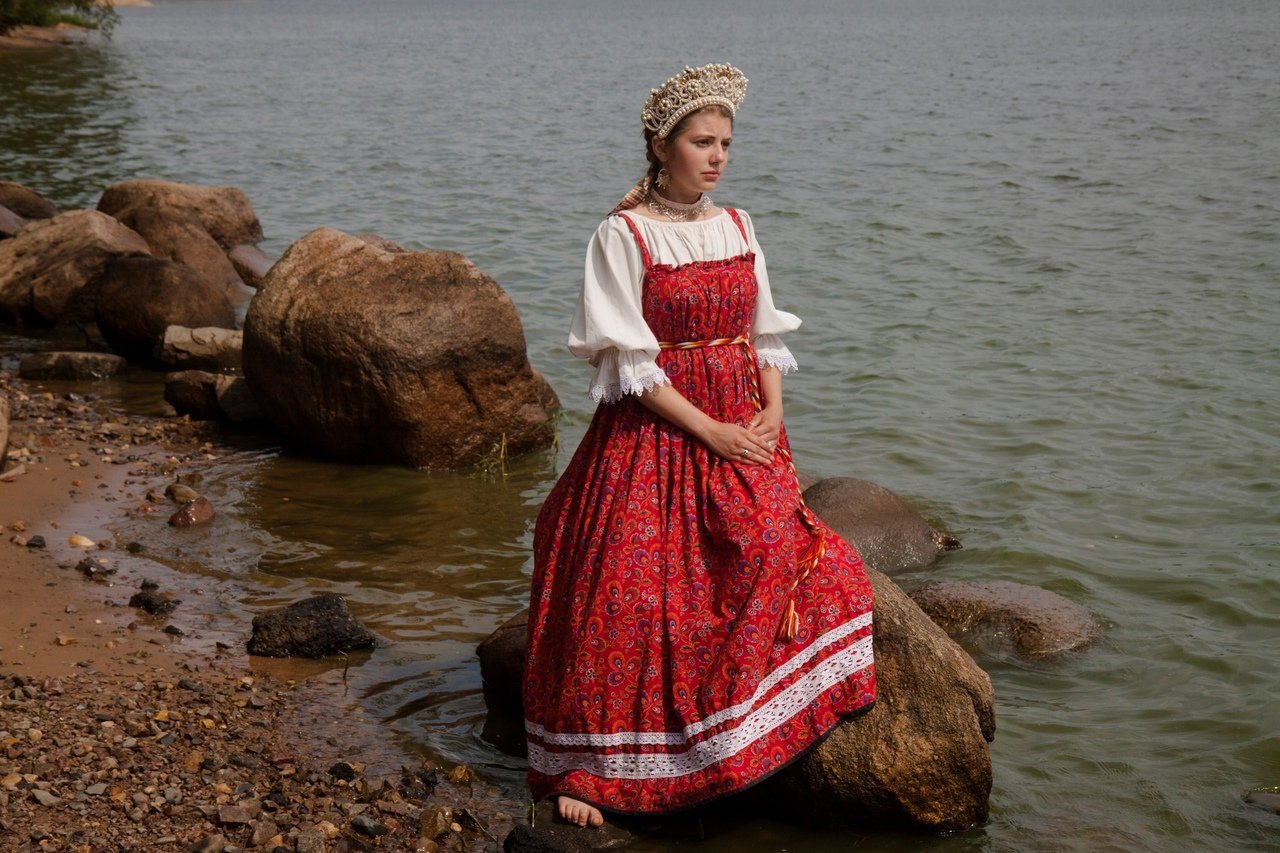 Women in Slavic costumes in Shuancheng