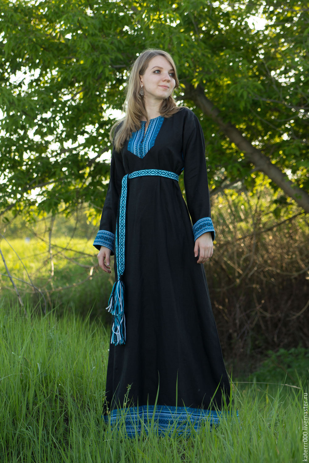 Women in Slavic costumes in Shuancheng