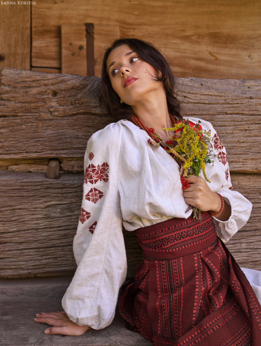 Girls in Slavic costumes in Shuancheng