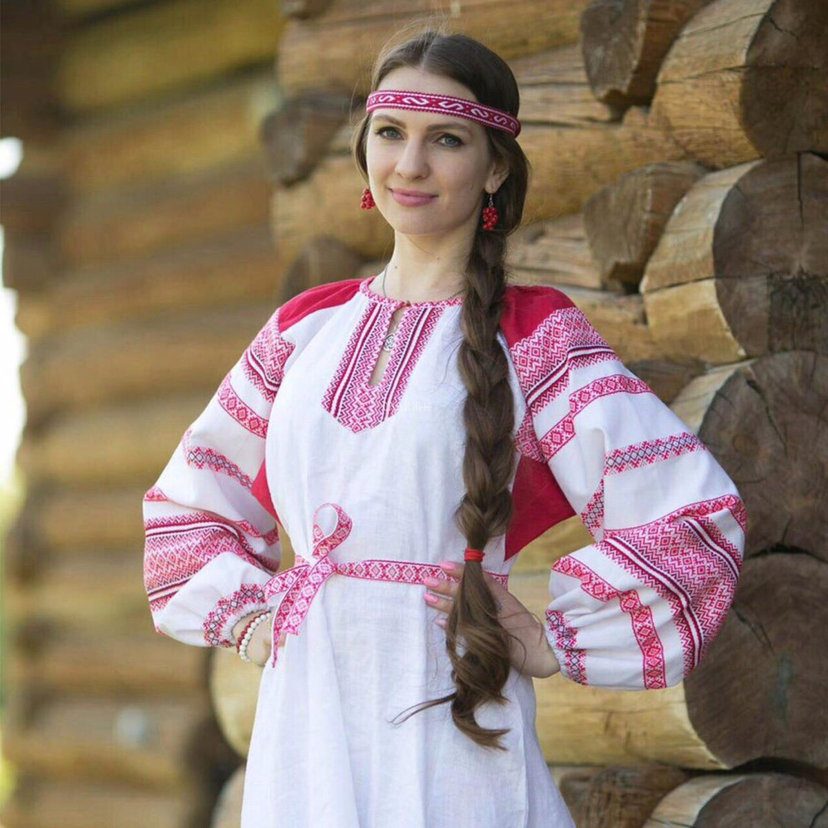 Girls in Slavic costumes in Shuancheng