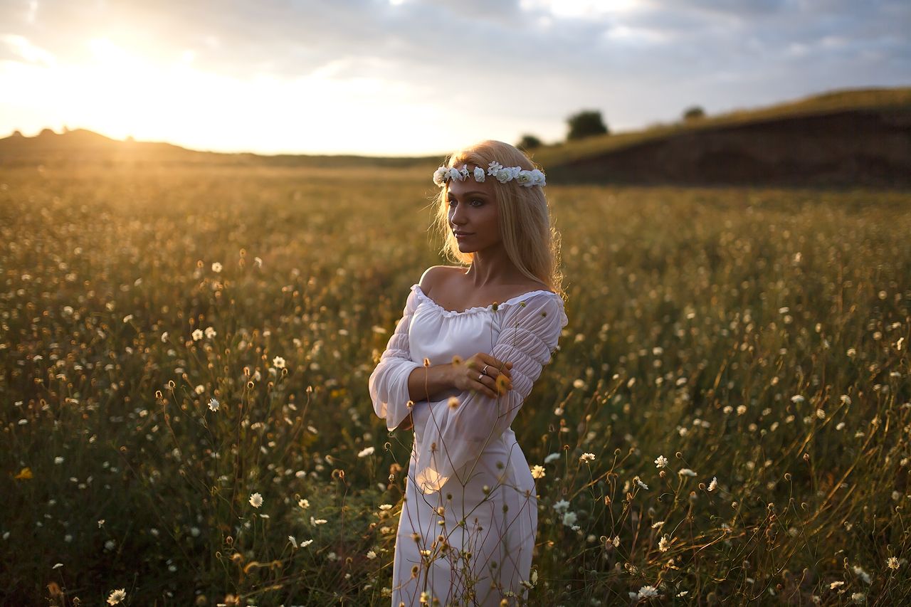 Girls in Slavic costumes in Shuancheng