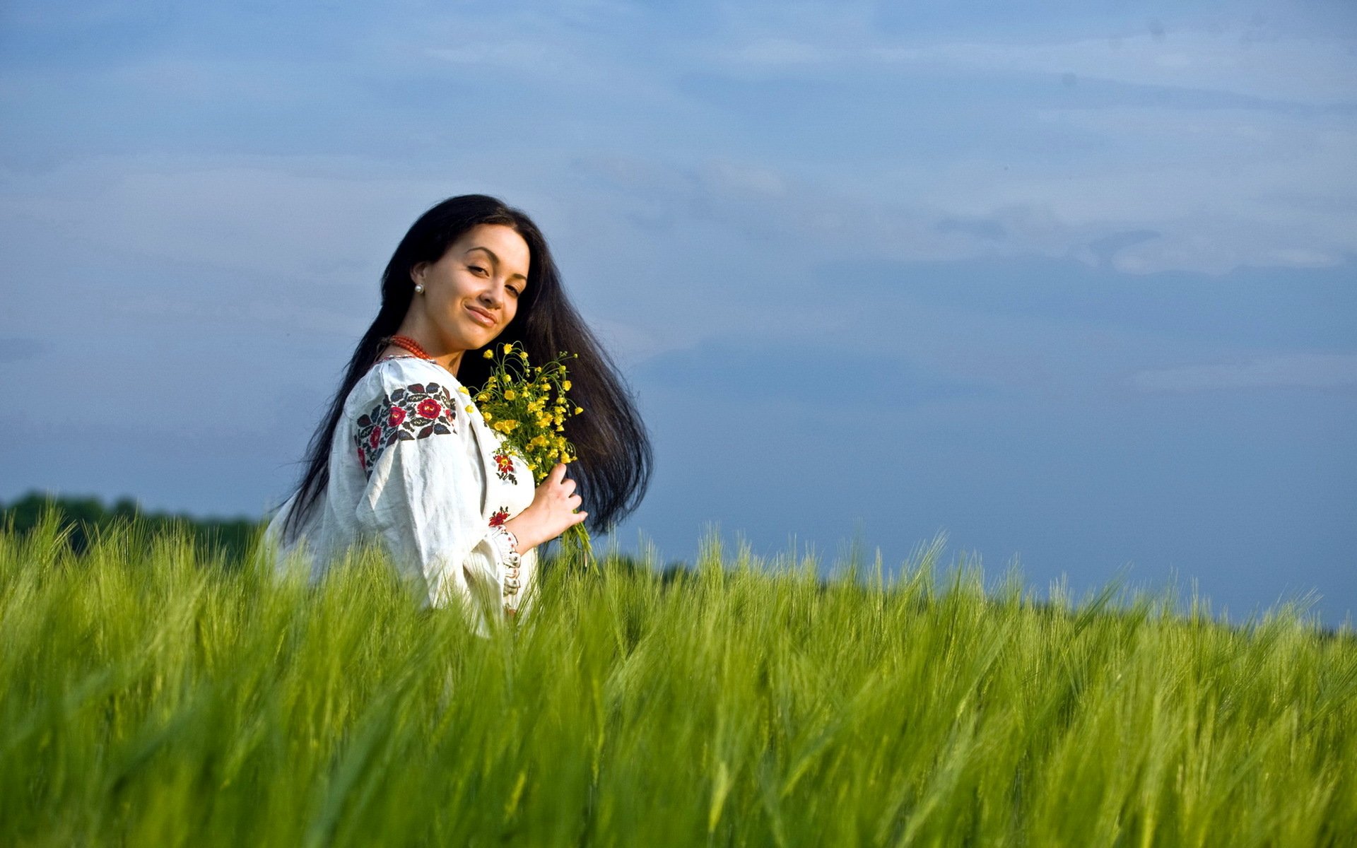 Girls in Slavic costumes in Shuancheng