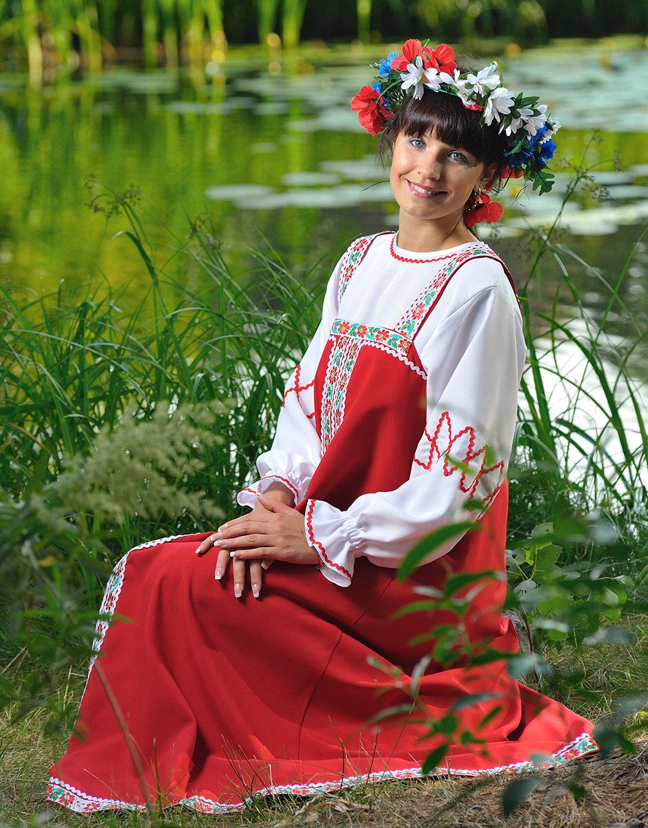 Beautiful girl Girls in Slavic costumes in Shuancheng
