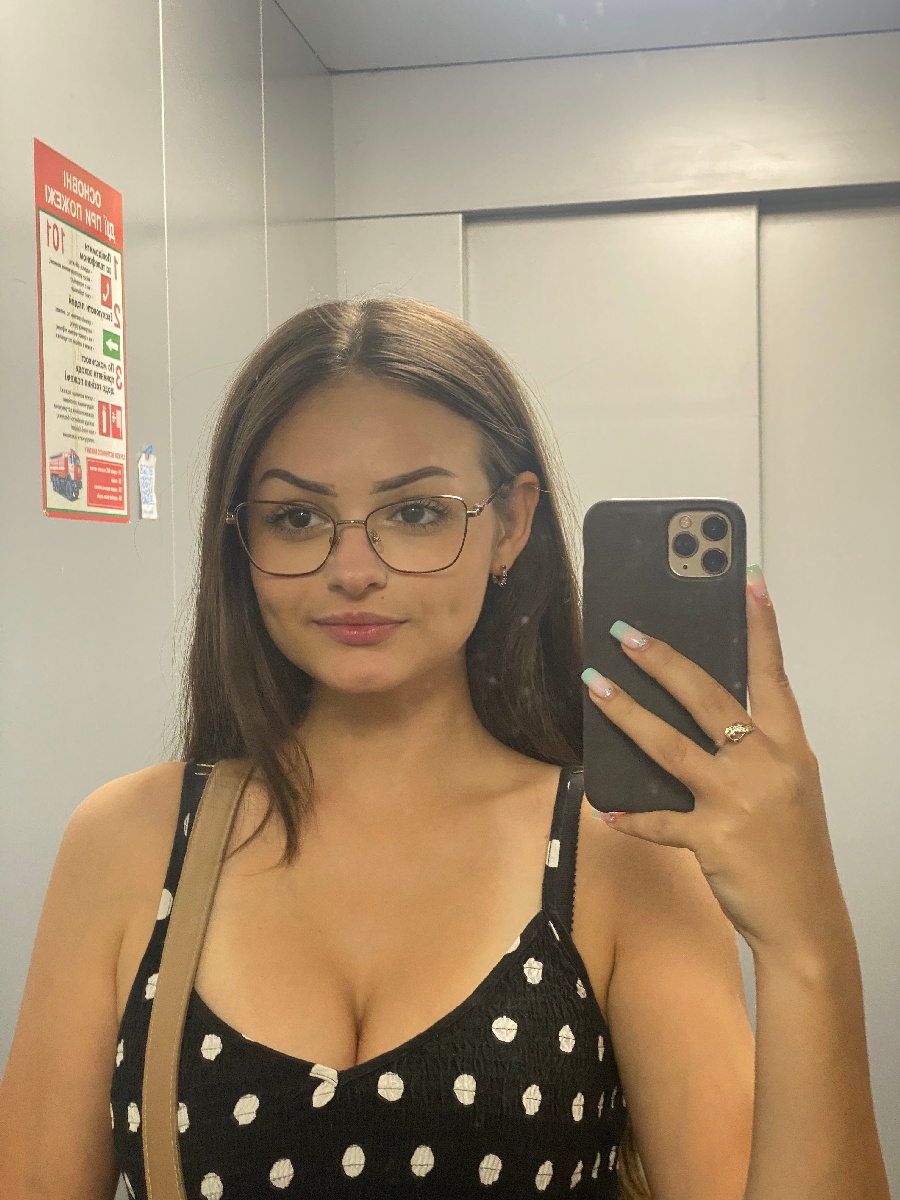 Sexy model Stacy in Shuancheng