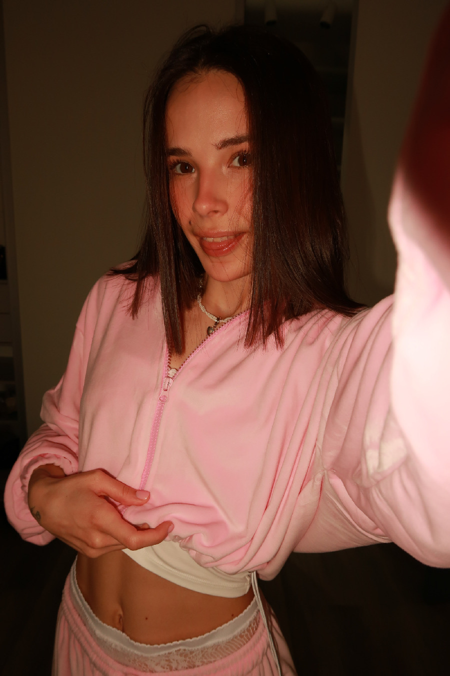 Tina brings the glow — live moments in Shuancheng